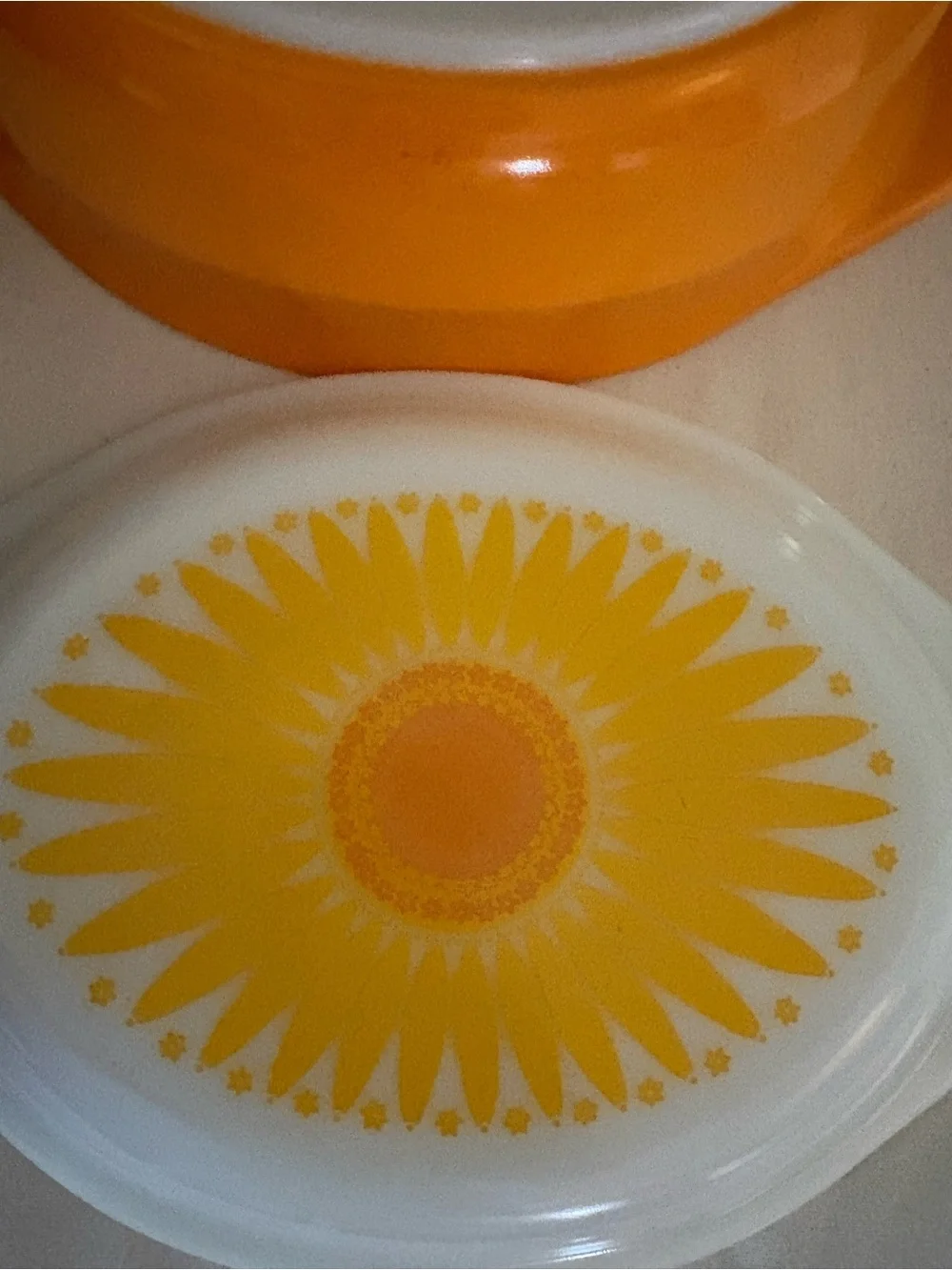 Pyrex Vintage 1.5 Qt Yellow Sunflower Ceramic Casserole Dish - Home Kitchen